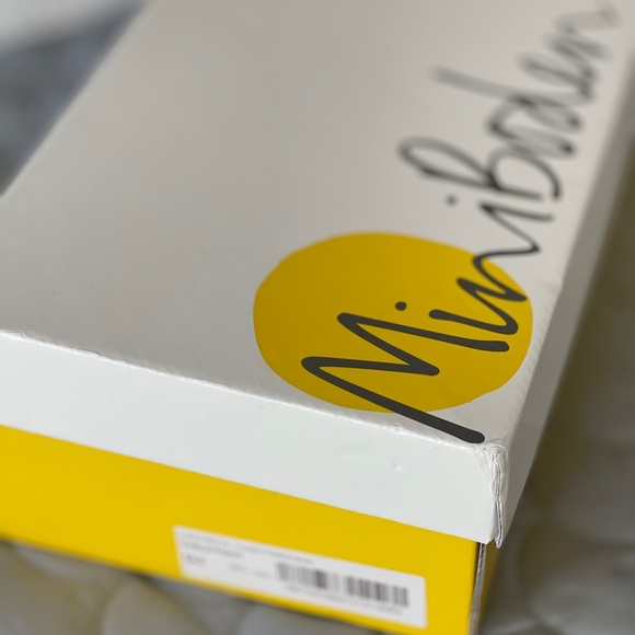 Mini Biden Brand New Girls Chelsea Boots Sz 2.5 - Picture 6 of 6